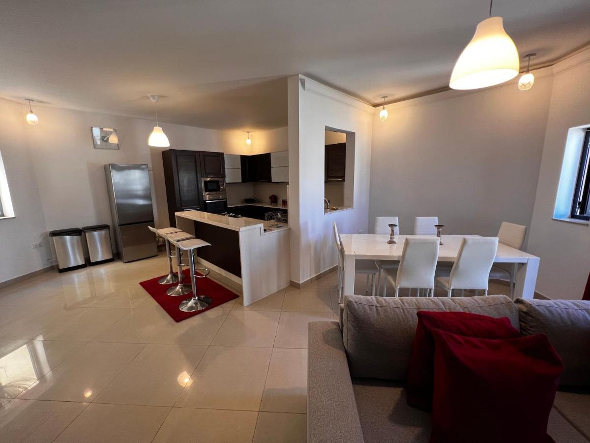 Superb 3 Bedroom Maisonette In